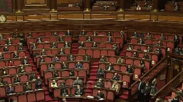 Lëvizja ‘5 Yjet’ s’merr pjesë në votëbesim, rrezikohet qeveria e Draghit