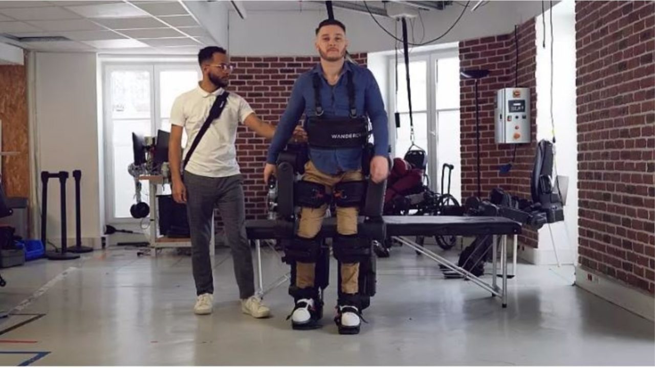Rrobotët së shpejti në ndihmë të individëve që ecin me karrige me rrota