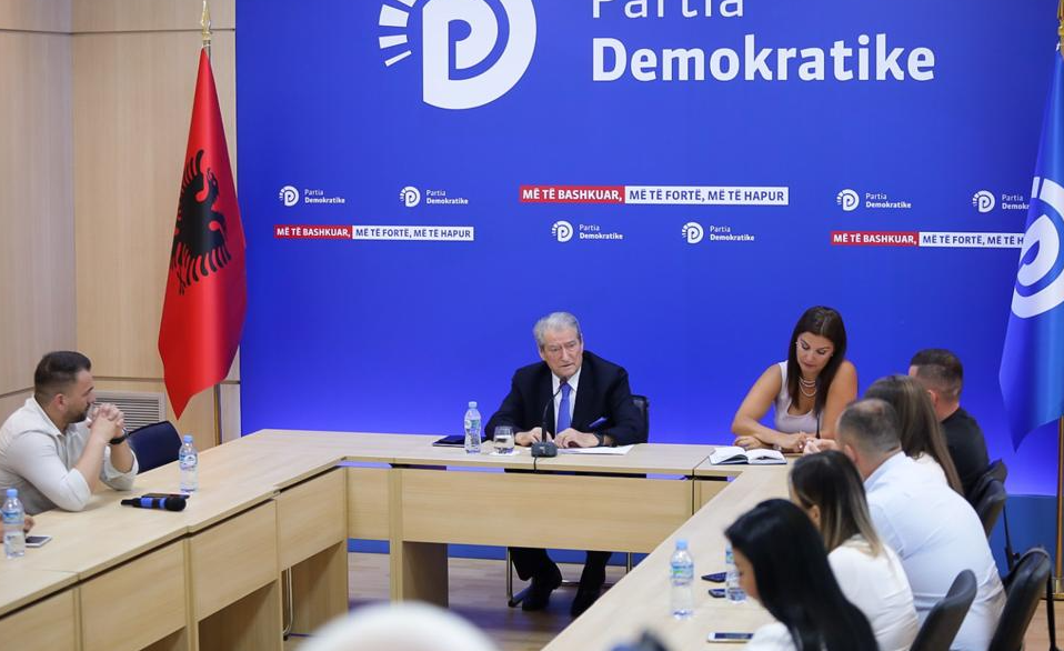 Berisha: Rama ka 72 orë afat të shkarkojë 2 ministrat
