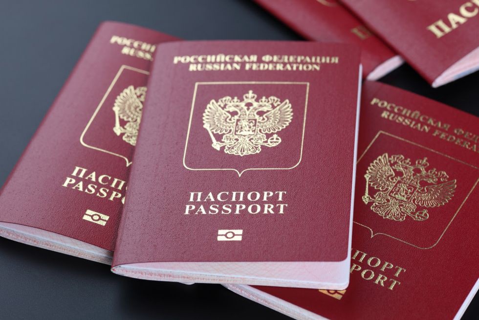 Rusia pezullon lëshimin e pasaportave biometrike