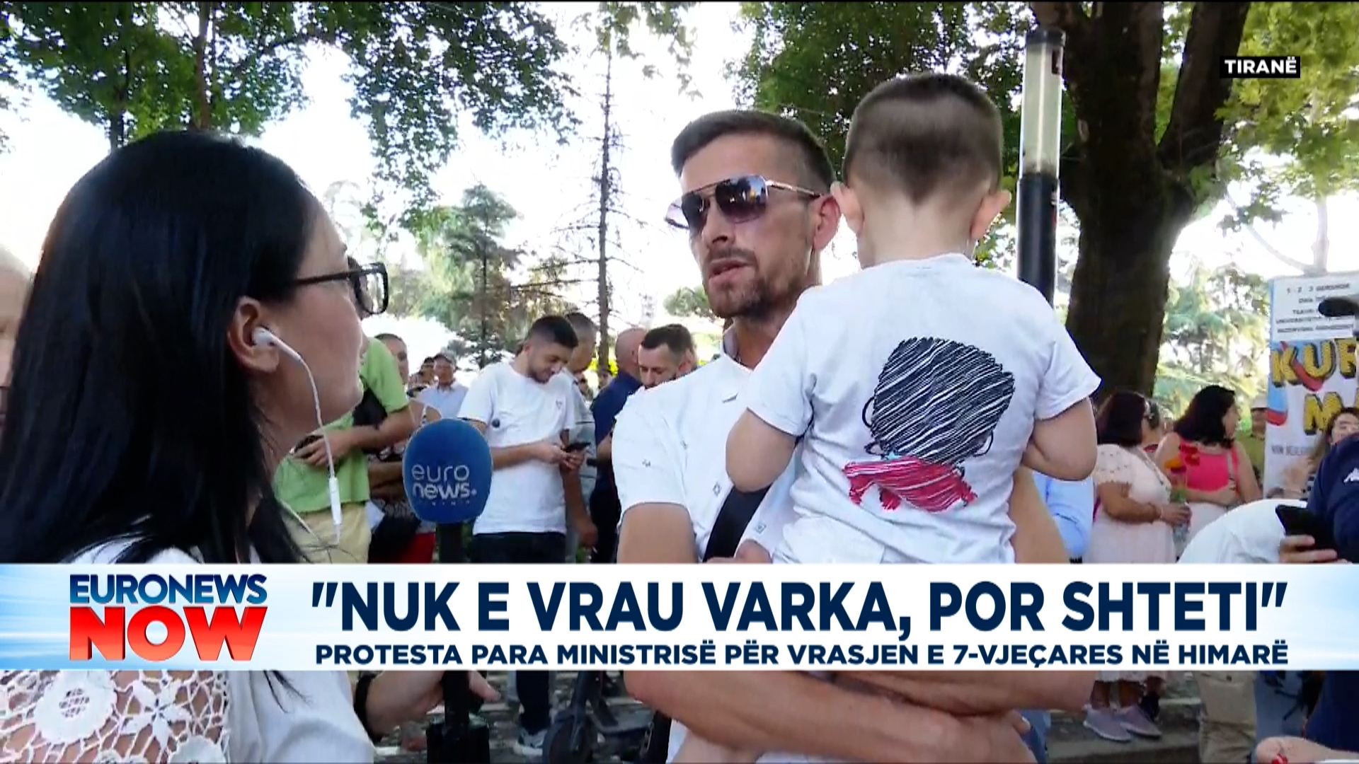‘Faji është i shtetit’, qytetarë me fëmijët e tyre në protestën për 7-vjeçaren