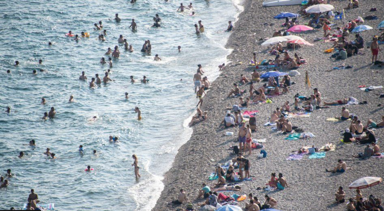 Zelenski i kërkon Perëndimit të dëbojë turistët rusë