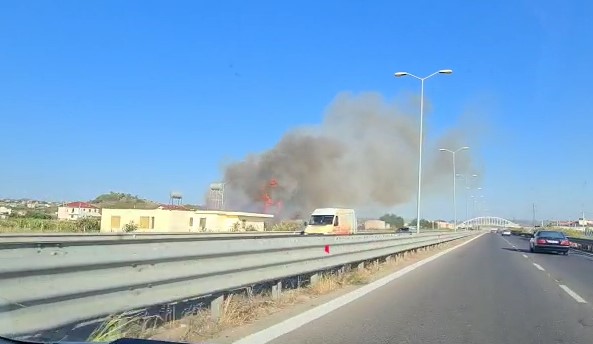 Aktivizohet një vatër zjarri në Kavajë