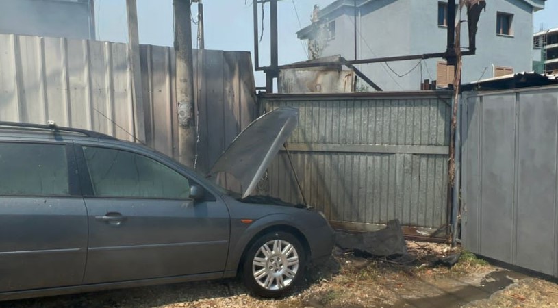Zjarr në ‘Astir’, digjet makina e parkuar në pallatin në ndërtim