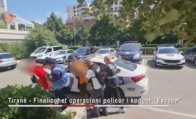 I vodhën 23-vjeçarit paratë, celularin dhe biçikletën, dy të arrestuar