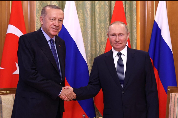 Erdogan i kërkon Putinit që të takohet me Zelenskin në Turqi