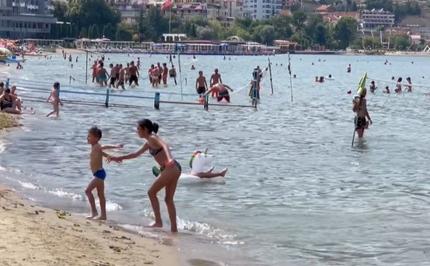 Turizëm në Pogradec, pushuesit nuk e ndjejnë rritjen e çmimeve