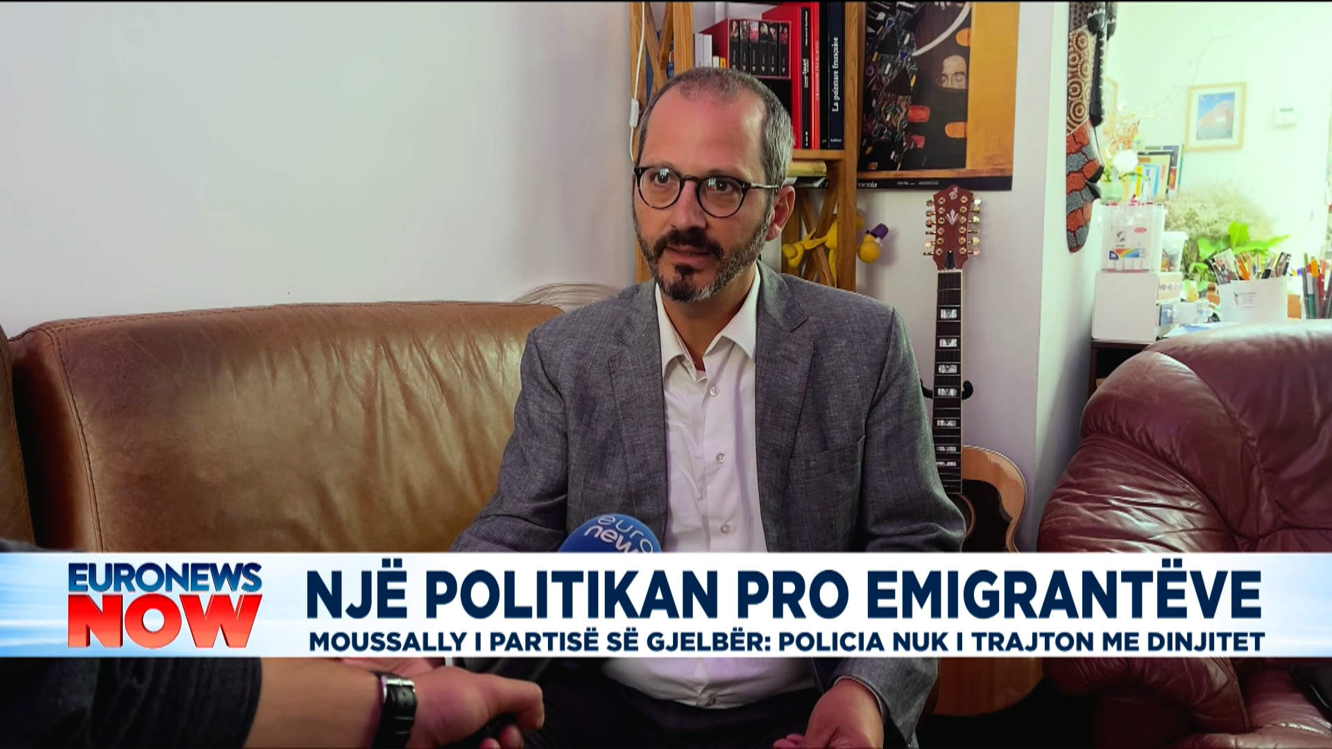 ‘Më vjen turp ç’po ndodh’, politikani francez: Emigrantët s’po trajtohen me dinjitet
