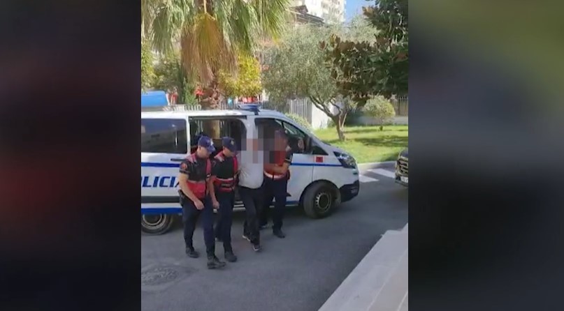 56-vjeçari qëllon me kallashnikov në drejtim të fqinjit në Durrës
