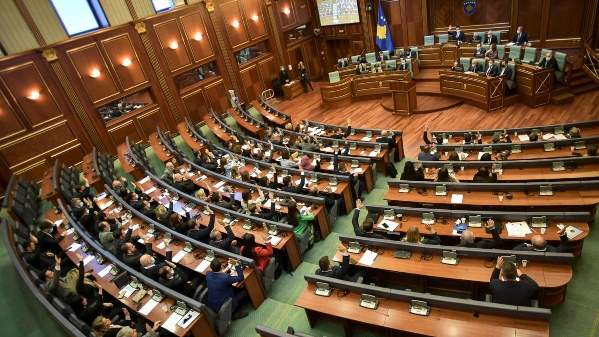 Nuk ka zgjidhje për arsimtarët, debate të ashpra në kuvendin e Kosovës