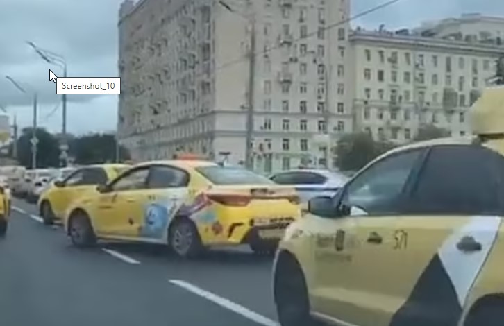 VIDEO/ Bllokohet qendra e Moskës, hakerat dërgojnë qindra taksi në një adresë
