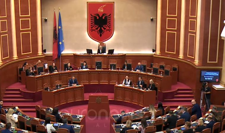 Debat për energjinë në Parlament, kërkesa nga 15 deputetë të opozitës