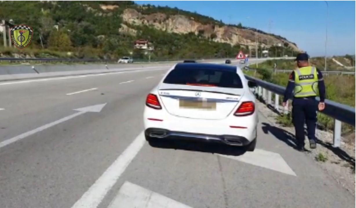 Drejtonin makinën në efektin e alkoolit, arrestohen 5 shoferë, pezullohen 34 patenta