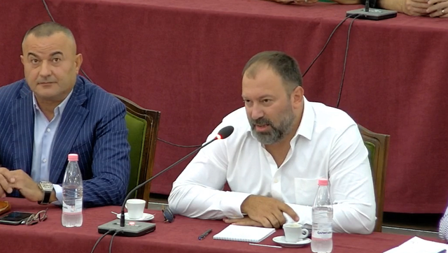 Mazniku: Tirana të bashkohet me Vorën dhe Kamzën. Ironizon Çupi