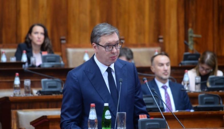 ‘E di se ky është mandati im i fundit’, Vuçiç përplaset me deputetët për Kosovën