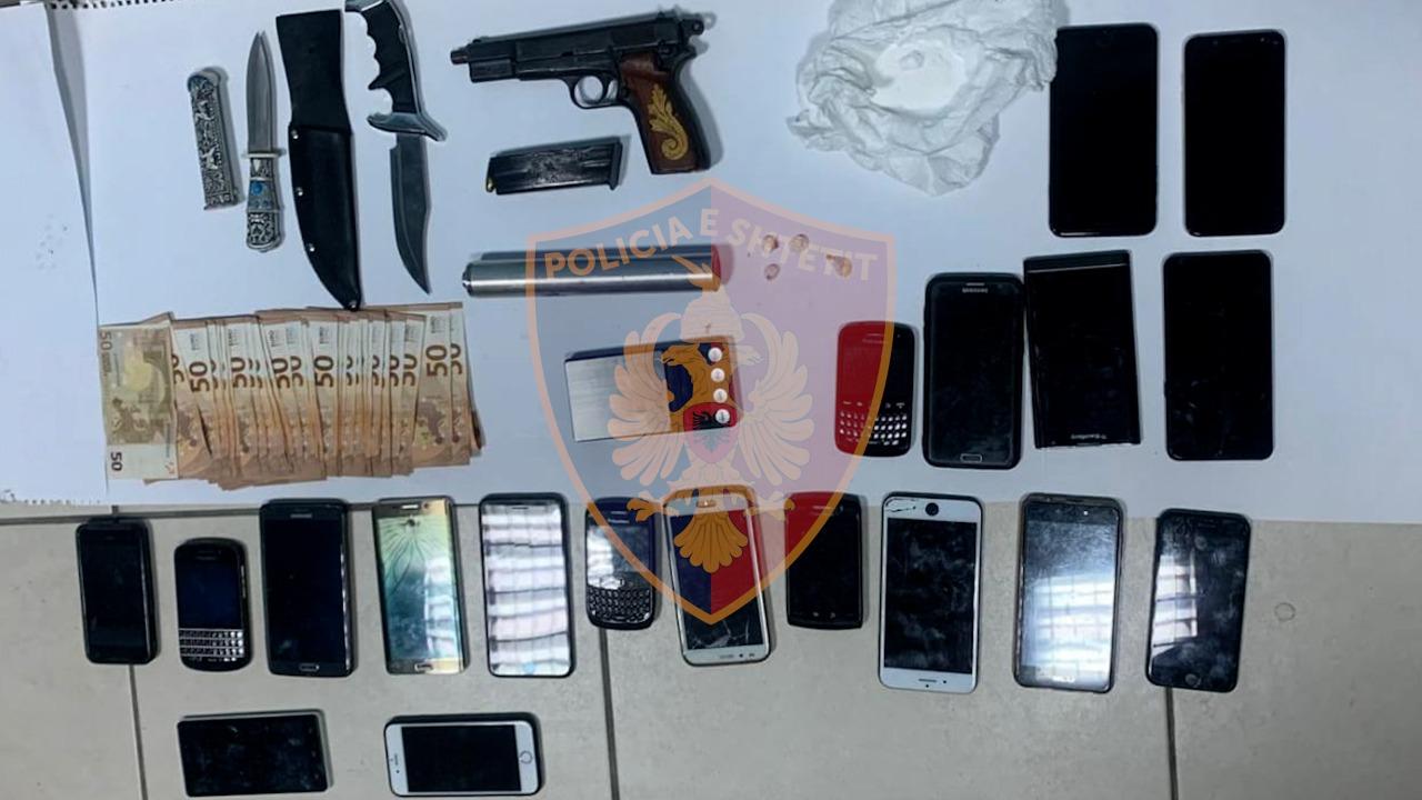 Arrestohet 34-vjeçari që shpërndante kokainë me motor, i sekuestrohen para dhe armë