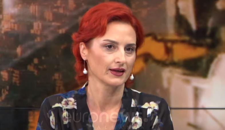 Tolka: Aktorët që i kanë bërë ‘furça’ pushtetit, vijuan punën në teatër