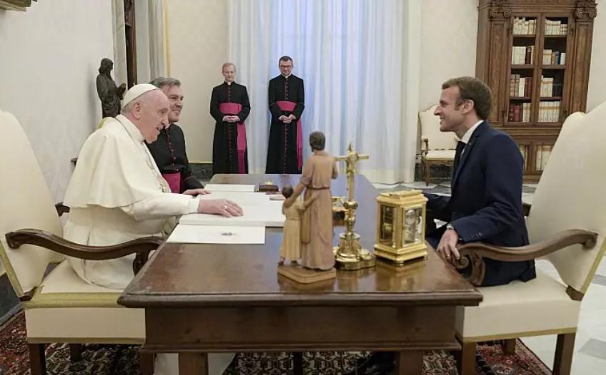 Presidenti francez takon Papa Françeskun në Romë, çfarë diskutuan