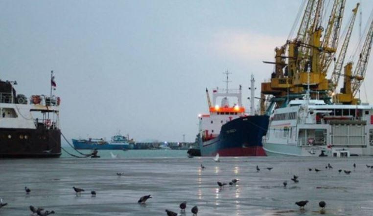 Moti i keq, pezullohen lundrimet e trageteve të linjës Durrës-Bari