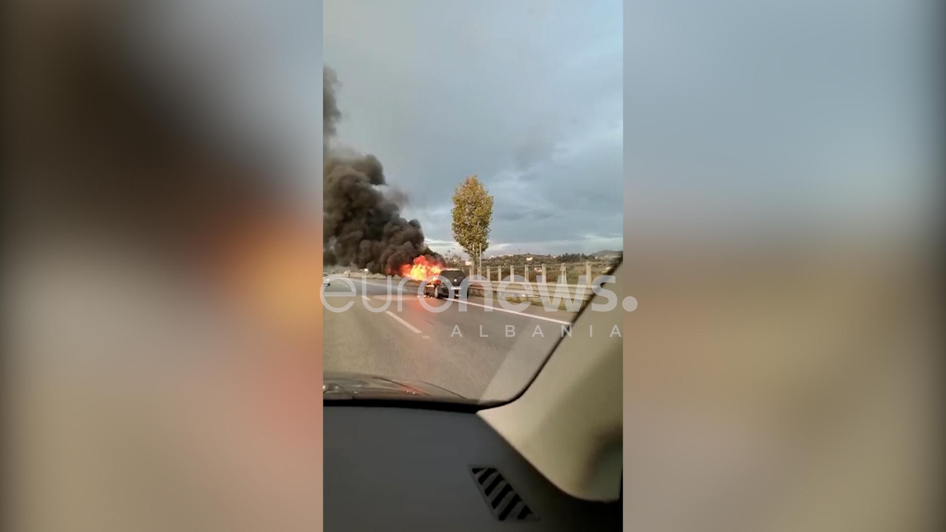 Vlorë, merr flakë makina në lëvizje