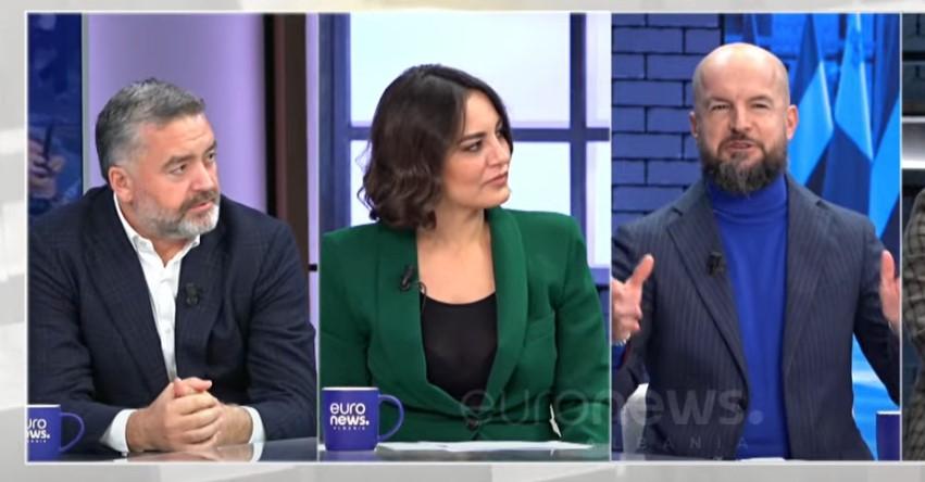 “Vetëm dy minuta”, Alfred Lela i këndon Blendi Klosit në studio