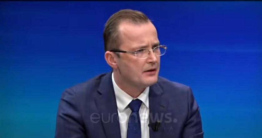 Hoxha: Shqipërisë i bën mirë që kandidatët të mos dalin nga xhepi i kryetarit