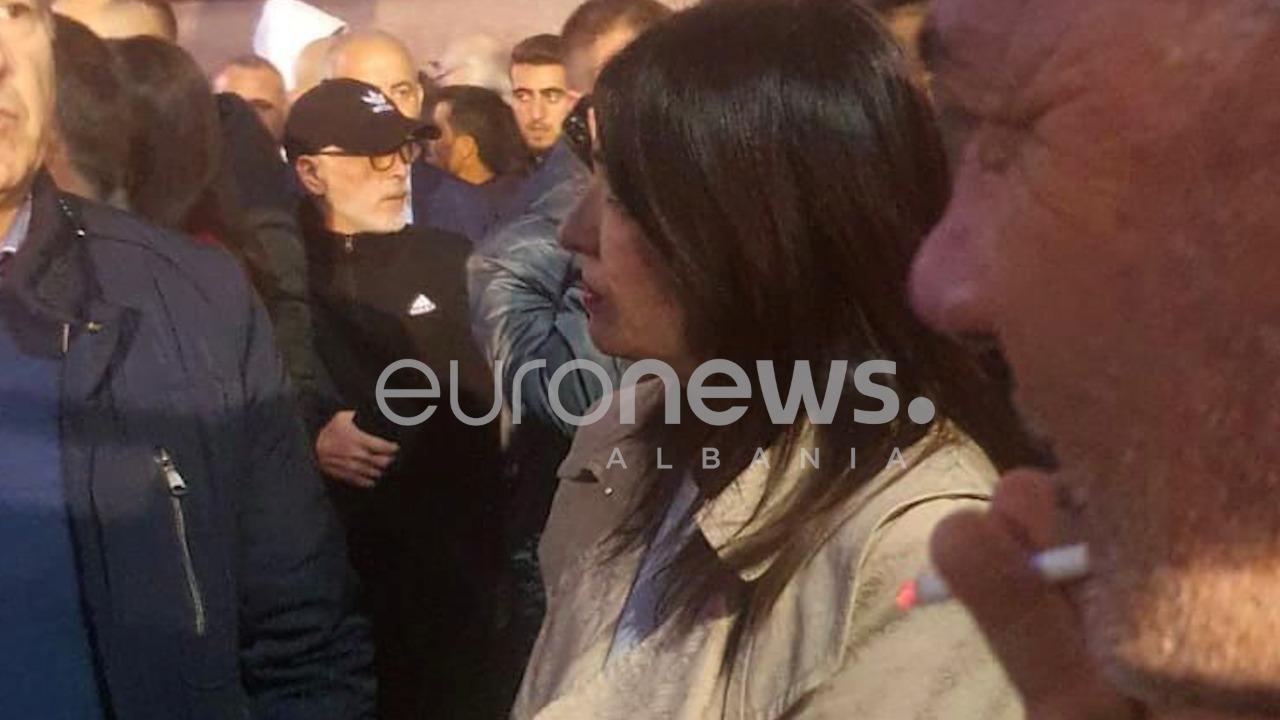 Protestës u bashkohen edhe ‘të vjetrit’, e pranishme Jozefina Topalli