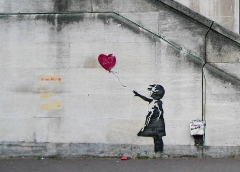 Banksy përjetohet brenda kishës, ekspozitë në Firence kushtuar veprave të artistit