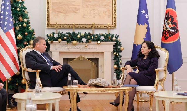 Osmani takon Escobar-in: Të hiqen barrikadat në veri të Kosovës