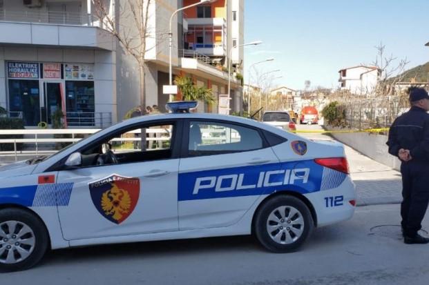 Përplasen dy makina në Vlorë, plagoset 40-vjeçari