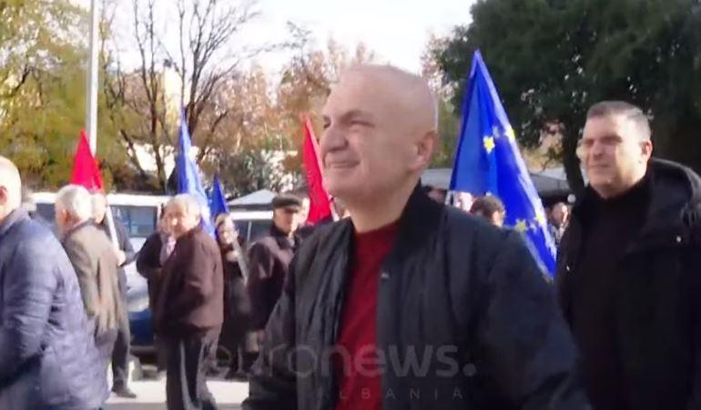 Protesta e opozitës, Ilir Meta mbërrin në selinë e PD-së