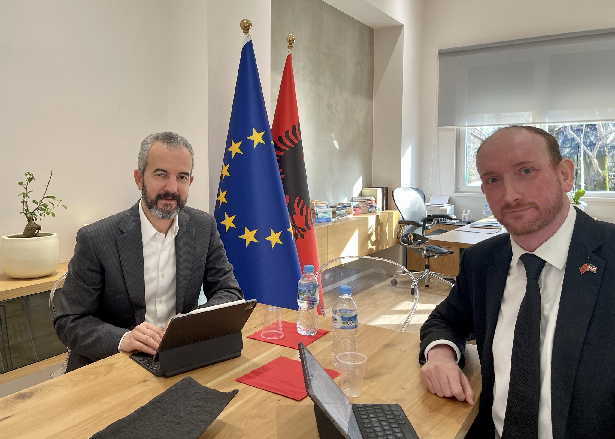 Zgjedhjet vendore, kreu i KQZ takon ambasadorin e Britanisë së Madhe