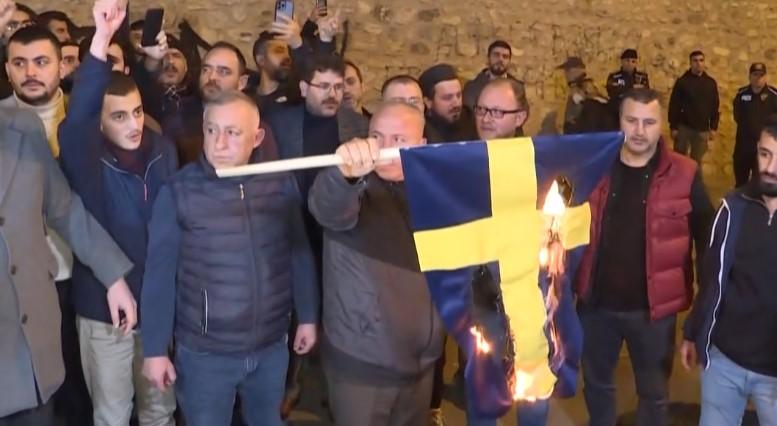 Protesta në Stamboll pasi politikani suedez djeg Kuranin në Stokholm 