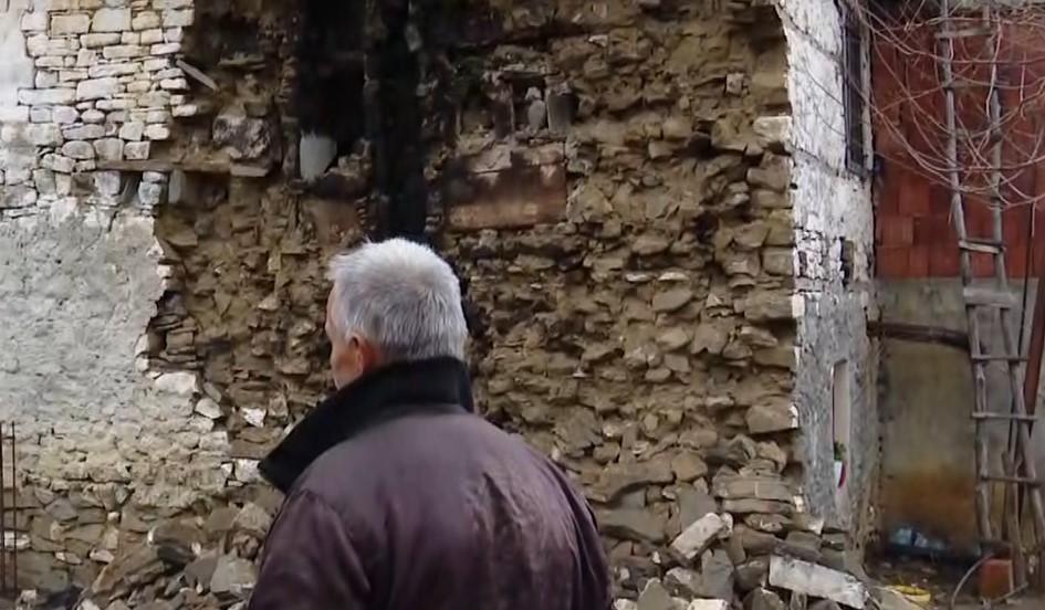 Tërmeti në Klos| Çupi: I keni lënë në qiell të hapur, Bushka: Banorët janë evakuuar