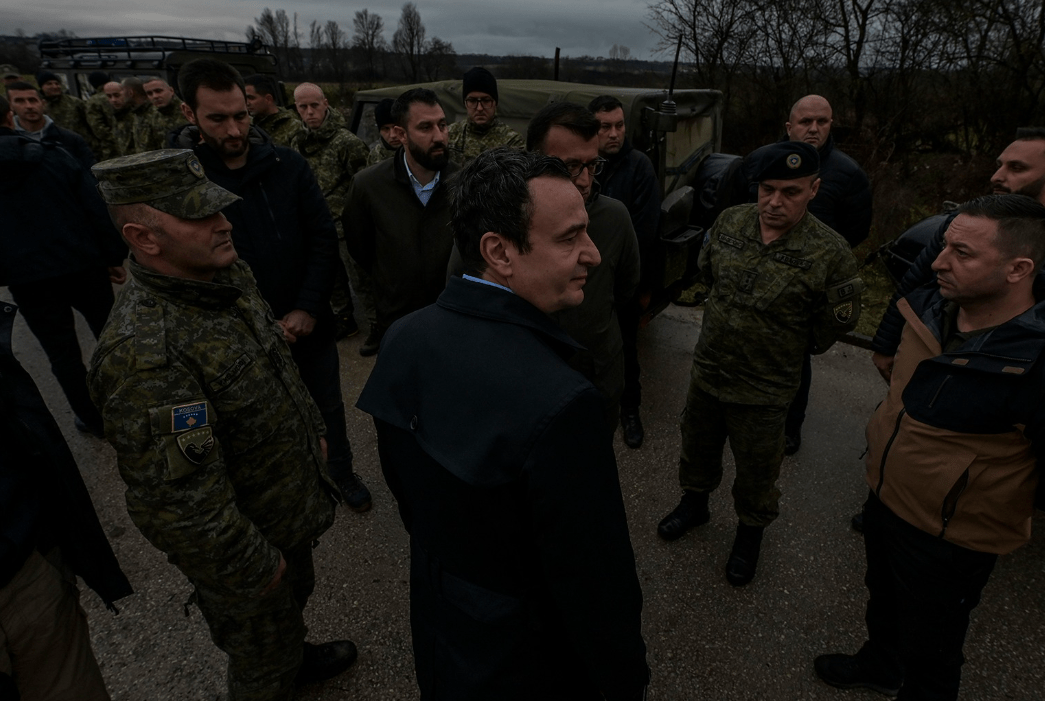 Kurti viziton zonat e përmbytura në Kosovë: Shkak dëmtimi i shtretërve të lumenjve