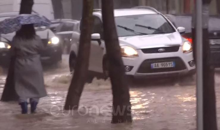 Moti i keq me reshje shiu dhe dëbore, si paraqitet situata në vend