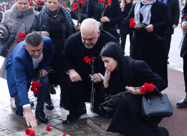 Rama homazhe për viktimat e 21 janarit: Fakt i ri rrënqethës ka dalë në dritë
