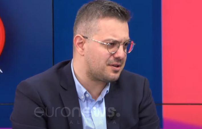 Mjeku ORL tregon pse burrat gërhasin më shumë sesa gratë