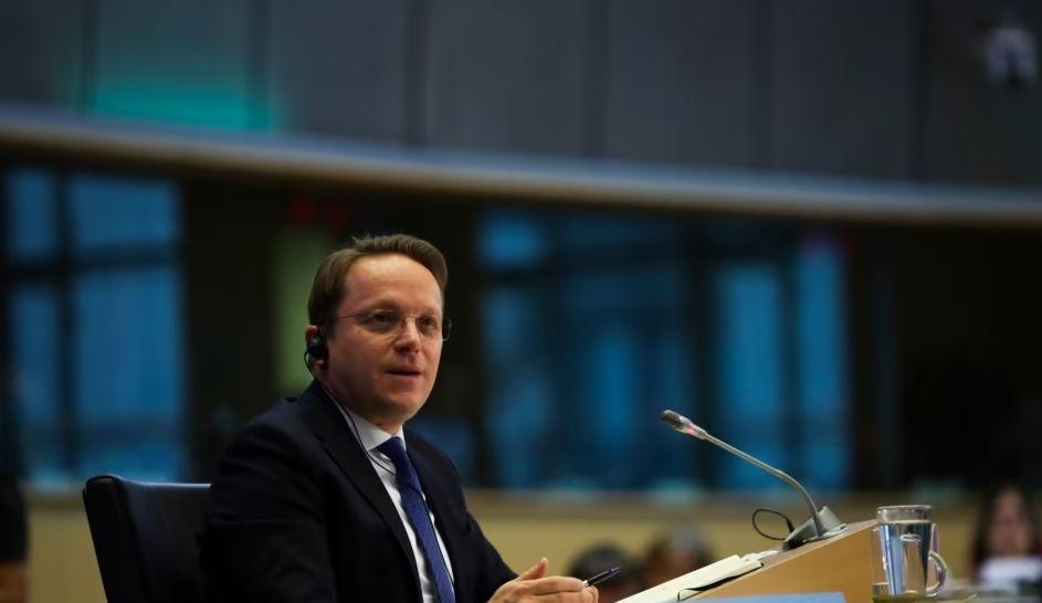 “Edhe sa idiotë kanë mbetur”, Olivér Várhelyi rebelohet ndaj eurodeputetëve