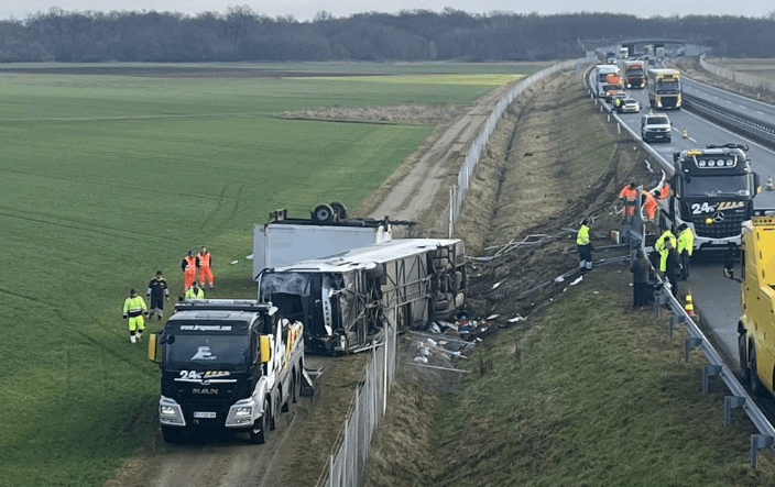Autobusi del nga rruga në Slloveni, raportohet për viktima dhe të plagosur