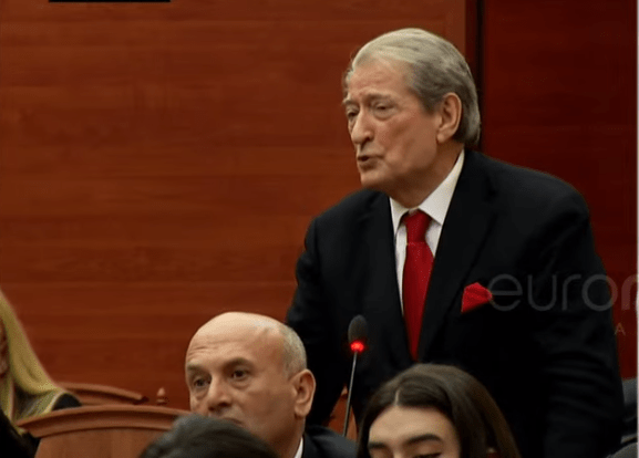 “Ty të pëlqen që…” Debat për videot intime në Kuvend. PS: Të përjashtohet Berisha