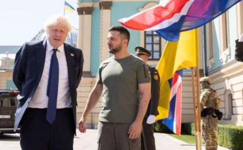 Johnson mbështet thirrjen e Ukrainës për anëtarësim të shpejtë në BE