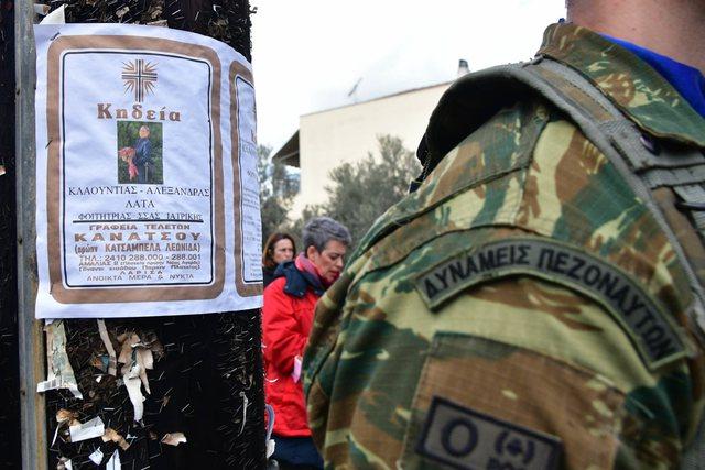 Me nderime ushtarake, pamjet nga varrimi i studentes shqiptare në Greqi