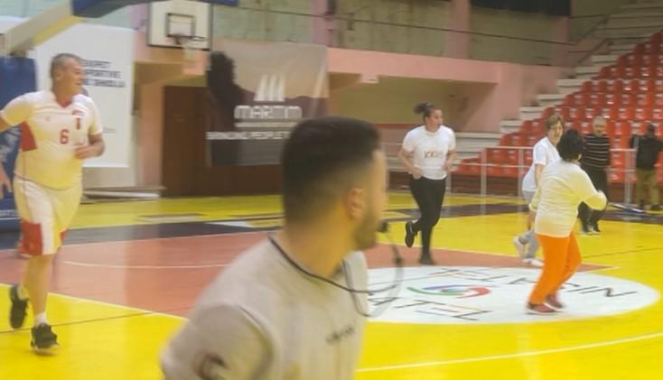 Vlora në festë për Flamurtarin, veteranët në parket për 100-vjetorin e klubit