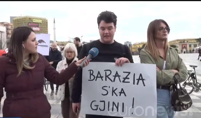 “Kam marr pjesë në çdo protestë”, flet djali në marshimin e 8 Marsit