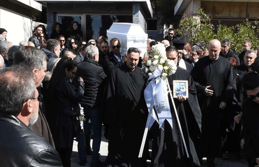“Tragjike kjo që po kalon familja ime”- Përcillet në banesën e fundit 35-vjeçari