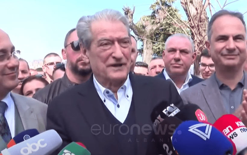 “Natyra fillon e ndërron kostumin e saj”, Berisha uron shqiptarët për Ditën e Verës