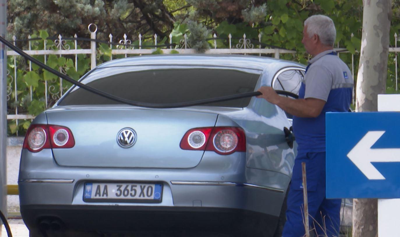 “Mercedez Benz” bie nga “froni”, shqiptarët duan “Volkswagen”
