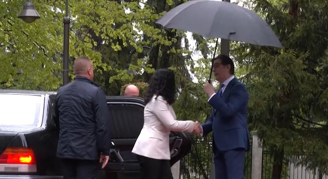 Osmani vizitë në Shkup: Të zbatohet ligji për gjuhën shqipe