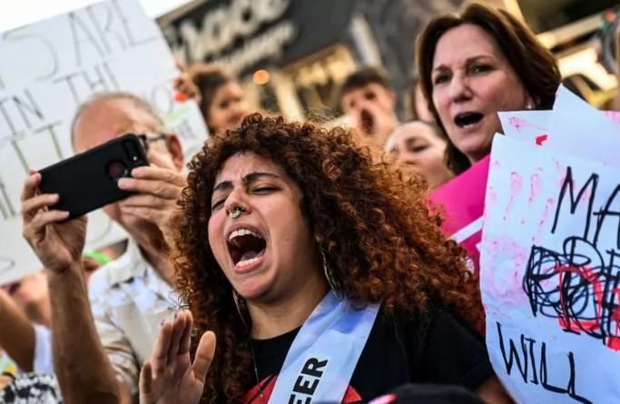 Do ndalohet aborti pas javës së 6, guvernatori i Floridës nënshkruan projektligjin